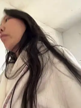 xiiuuff18 online show from November 19, 1:38 am