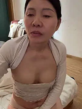 xiiuuff18 online show from December 18, 2:06 am