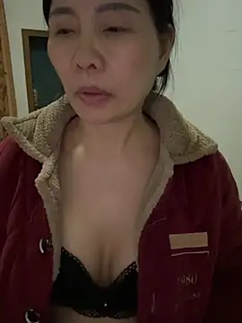 xiiuuff18 online show from February 1, 12:04 pm