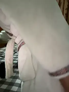 xiiuuff18 online show from April 1, 1:41 pm