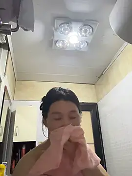 xiiuuff18 online show from July 17, 1:29 pm