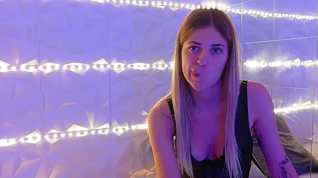 Snapshot of Aishha_ chatting on September 23, 4:59 am Aishha online show from September 23, 4:59 am