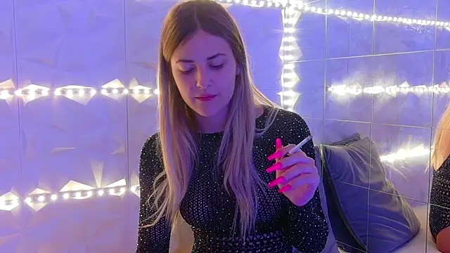 Snapshot of Aishha_ chatting on September 26, 5:00 am Aishha online show from September 26, 5:00 am