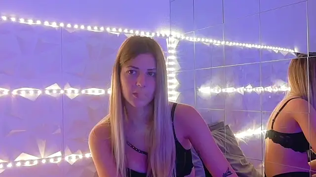 Snapshot of Aishha_ chatting on October 2, 5:14 am Aishha online show from October 2, 5:14 am