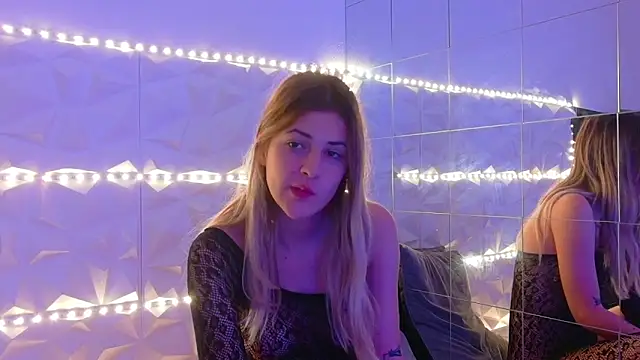 Snapshot of Aishha_ chatting on October 31, 6:03 am Aishha online show from October 31, 6:03 am