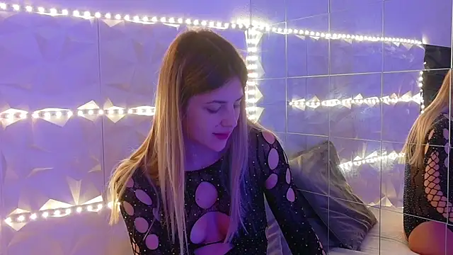 Snapshot of Aishha_ chatting on November 6, 6:03 am Aishha online show from November 6, 6:03 am