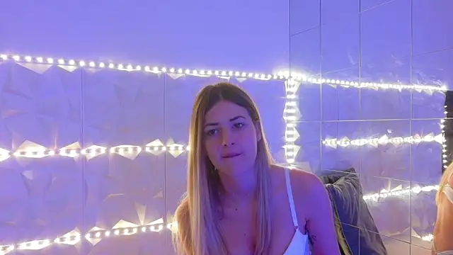 Snapshot of Aishha_ chatting on November 17, 6:08 am Aishha online show from November 17, 6:08 am