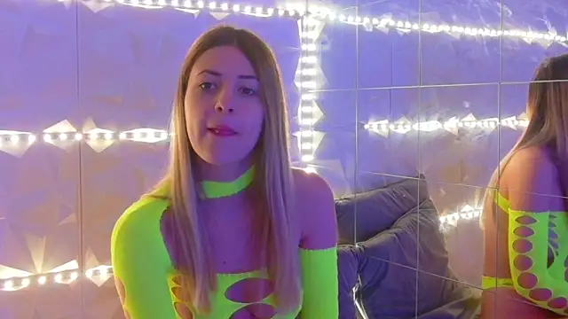 Snapshot of Aishha_ chatting on November 26, 5:52 am Aishha online show from November 26, 5:52 am