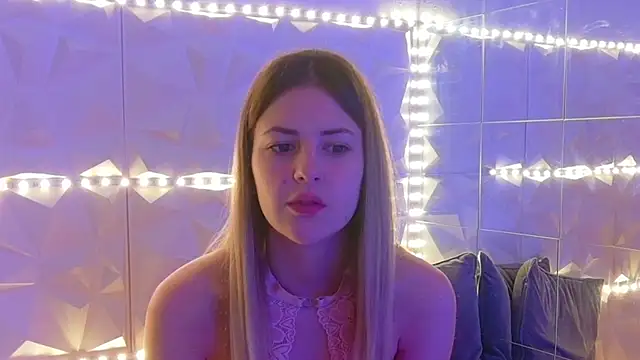 Snapshot of Aishha_ chatting on December 15, 5:34 am Aishha online show from December 15, 5:34 am