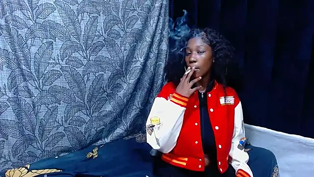 Snapshot of DarkQueen25x chatting on November 30, 8:24 pm DarkQueen25x online show from November 30, 8:24 pm