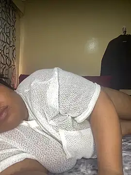 Snapshot of ThickTana chatting on April 11, 11:58 am ThickTana online show from April 11, 11:58 am