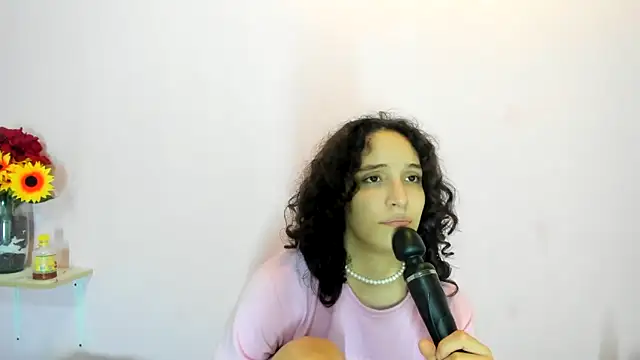 Snapshot of TeensNews18 chatting on October 31, 12:11 am TeensNews18 online show from October 31, 12:11 am