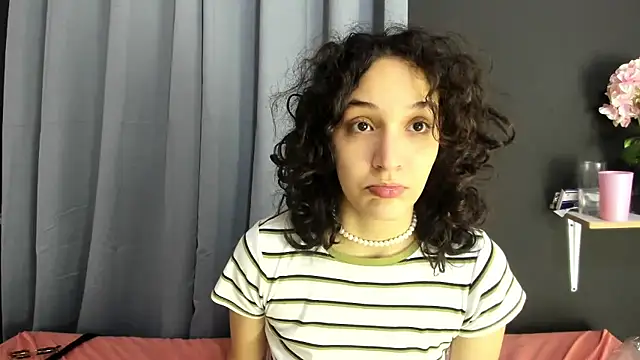 Snapshot of TeensNews18 chatting on October 31, 12:28 pm TeensNews18 online show from October 31, 12:28 pm