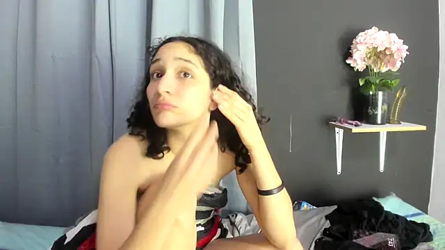 Snapshot of TeensNews18 chatting on November 23, 12:43 am TeensNews18 online show from November 23, 12:43 am