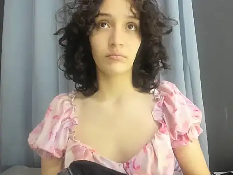 Snapshot of TeensNews18 chatting on November 29, 11:35 am TeensNews18 online show from November 29, 11:35 am