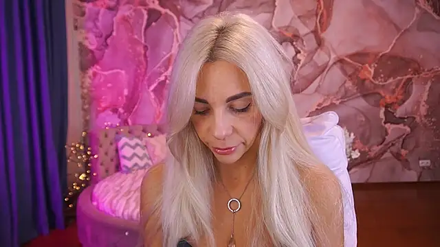 Snapshot of BellaRayyy chatting on October 26, 2:01 pm BellaRayyy online show from October 26, 2:01 pm