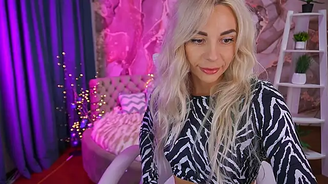 Snapshot of BellaRayyy chatting on November 2, 1:57 pm BellaRayyy online show from November 2, 1:57 pm