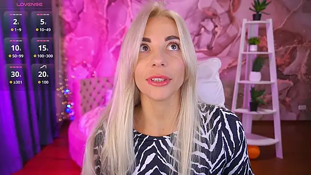 Snapshot of BellaRayyy chatting on November 7, 2:39 pm BellaRayyy online show from November 7, 2:39 pm