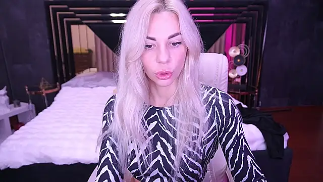 Snapshot of BellaRayyy chatting on November 23, 9:03 pm BellaRayyy online show from November 23, 9:03 pm