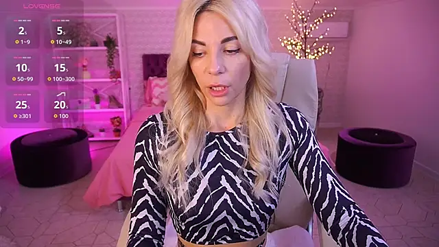 BellaRayyy online show from April 14, 12:55 pm