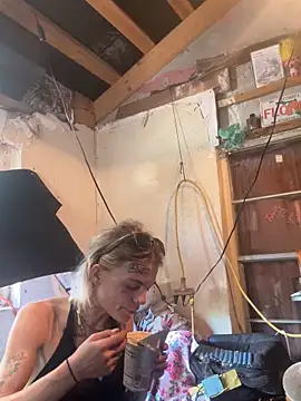 ittybittymeryssa online show from April 29, 5:17 pm