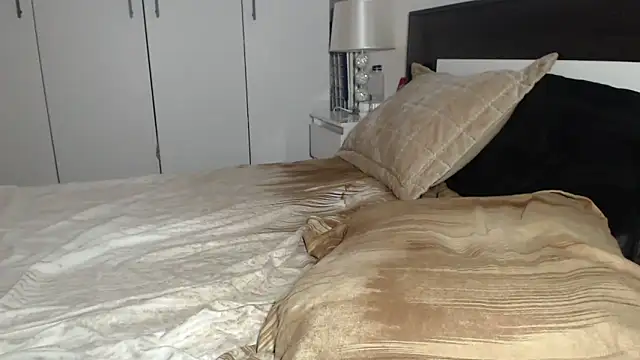 petite danielle online show from November 27, 8:55 pm