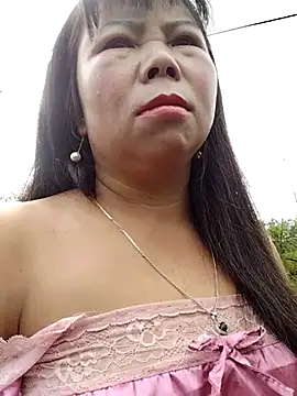 Snapshot of lusy-00 chatting on October 2, 1:23 am lusy-00 online show from October 2, 1:23 am