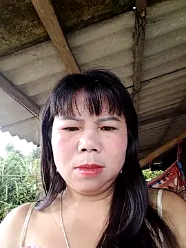 Snapshot of lusy-00 chatting on October 15, 2:11 am lusy-00 online show from October 15, 2:11 am