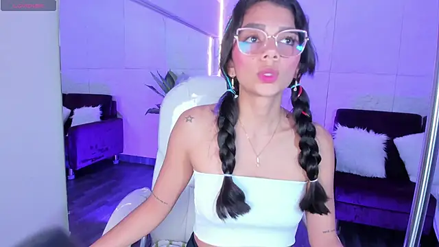 AlassiaHocthner online show from October 4, 12:03 pm