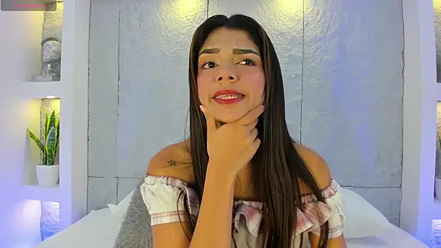 AlassiaHocthner online show from April 11, 11:36 am