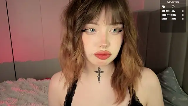 Snapshot of RileyVice chatting on January 6, 8:29 am RileyVice online show from January 6, 8:29 am