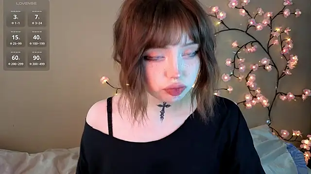 Snapshot of RileyVice chatting on February 26, 8:24 am RileyVice online show from February 26, 8:24 am