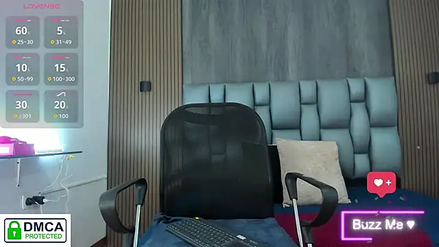 lia harper  online show from April 10, 5:50 pm