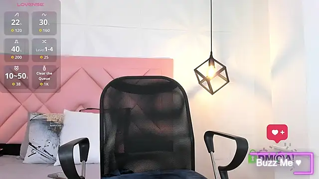 lia harper  online show from April 14, 5:41 pm