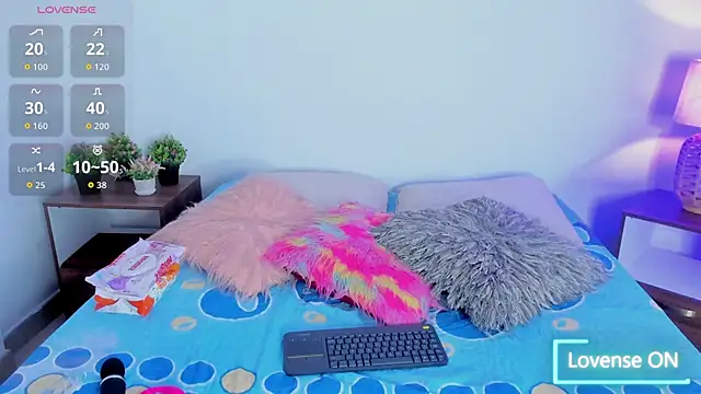 Snapshot of hailey_hadid chatting on September 29, 6:57 pm hailey hadid online show from September 29, 6:57 pm