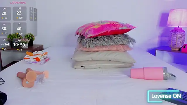 Snapshot of hailey_hadid chatting on October 1, 6:58 pm hailey hadid online show from October 1, 6:58 pm