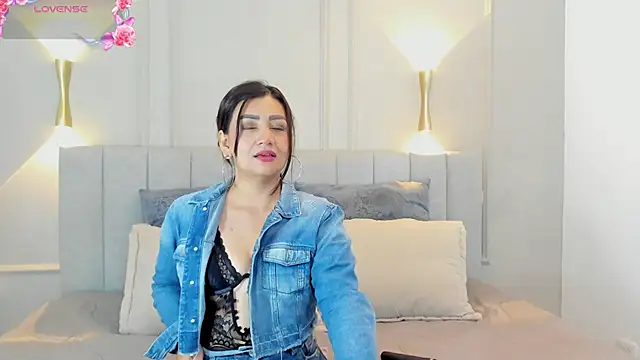 Snapshot of victoria_bourne chatting on November 7, 7:25 pm victoria bourne online show from November 7, 7:25 pm