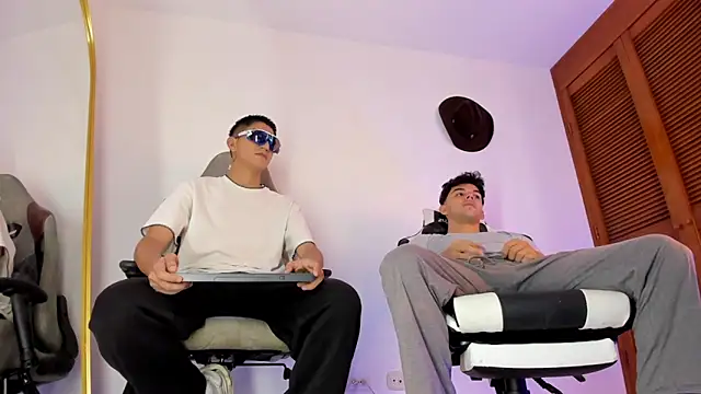 Snapshot of sotooliver3 chatting on September 10, 7:03 pm sotooliver3 online show from September 10, 7:03 pm