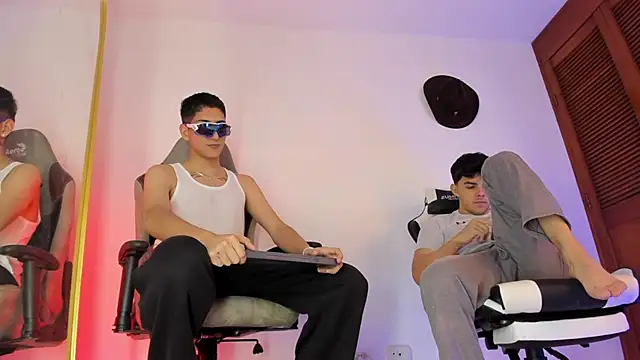 Snapshot of sotooliver3 chatting on September 16, 8:10 pm sotooliver3 online show from September 16, 8:10 pm