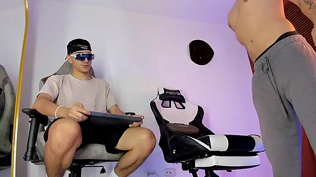 Snapshot of sotooliver3 chatting on September 26, 8:24 pm sotooliver3 online show from September 26, 8:24 pm