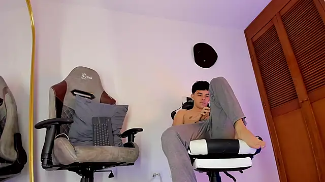 Snapshot of sotooliver3 chatting on September 28, 8:14 pm sotooliver3 online show from September 28, 8:14 pm