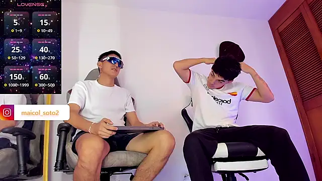 Snapshot of sotooliver3 chatting on October 9, 7:56 pm sotooliver3 online show from October 9, 7:56 pm