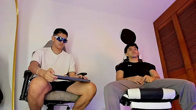 Snapshot of sotooliver3 chatting on October 23, 7:34 pm sotooliver3 online show from October 23, 7:34 pm