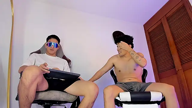 Snapshot of sotooliver3 chatting on November 12, 8:52 pm sotooliver3 online show from November 12, 8:52 pm