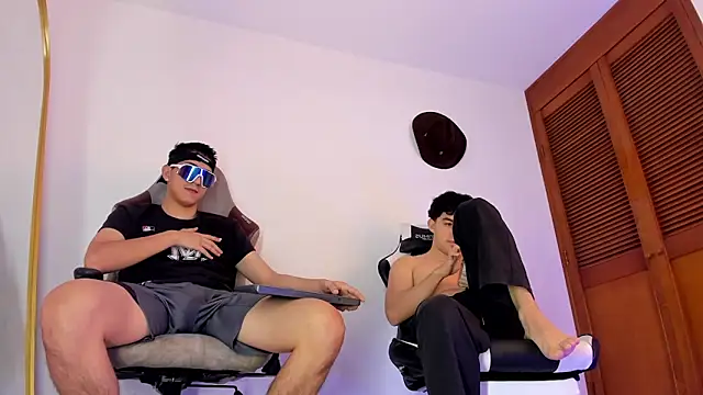 Snapshot of sotooliver3 chatting on November 13, 5:12 pm sotooliver3 online show from November 13, 5:12 pm