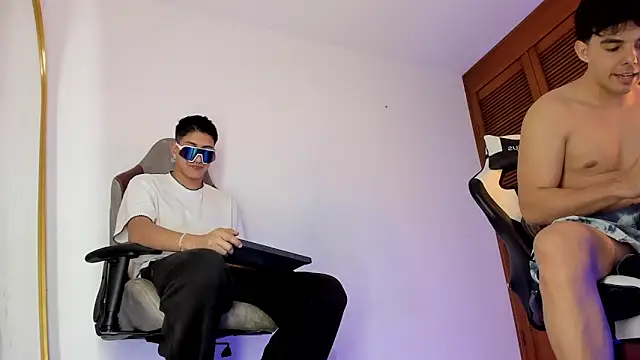 Snapshot of sotooliver3 chatting on December 2, 9:54 pm sotooliver3 online show from December 2, 9:54 pm