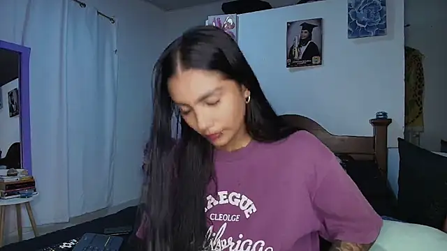 mia yireth online show from December 21, 12:29 am