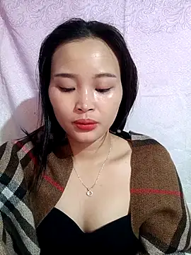 Snapshot of Lili_lovely chatting on November 15, 1:14 am Lili lovely online show from November 15, 1:14 am