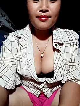 Snapshot of maycuc123 chatting on September 14, 1:21 pm maycuc123 online show from September 14, 1:21 pm