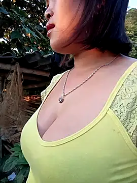 Snapshot of maycuc123 chatting on October 17, 11:29 pm maycuc123 online show from October 17, 11:29 pm